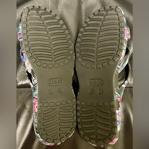Crocs Women's Meleen Twist Graphic Sandals- Size 8, like new - Picture 5 of 5